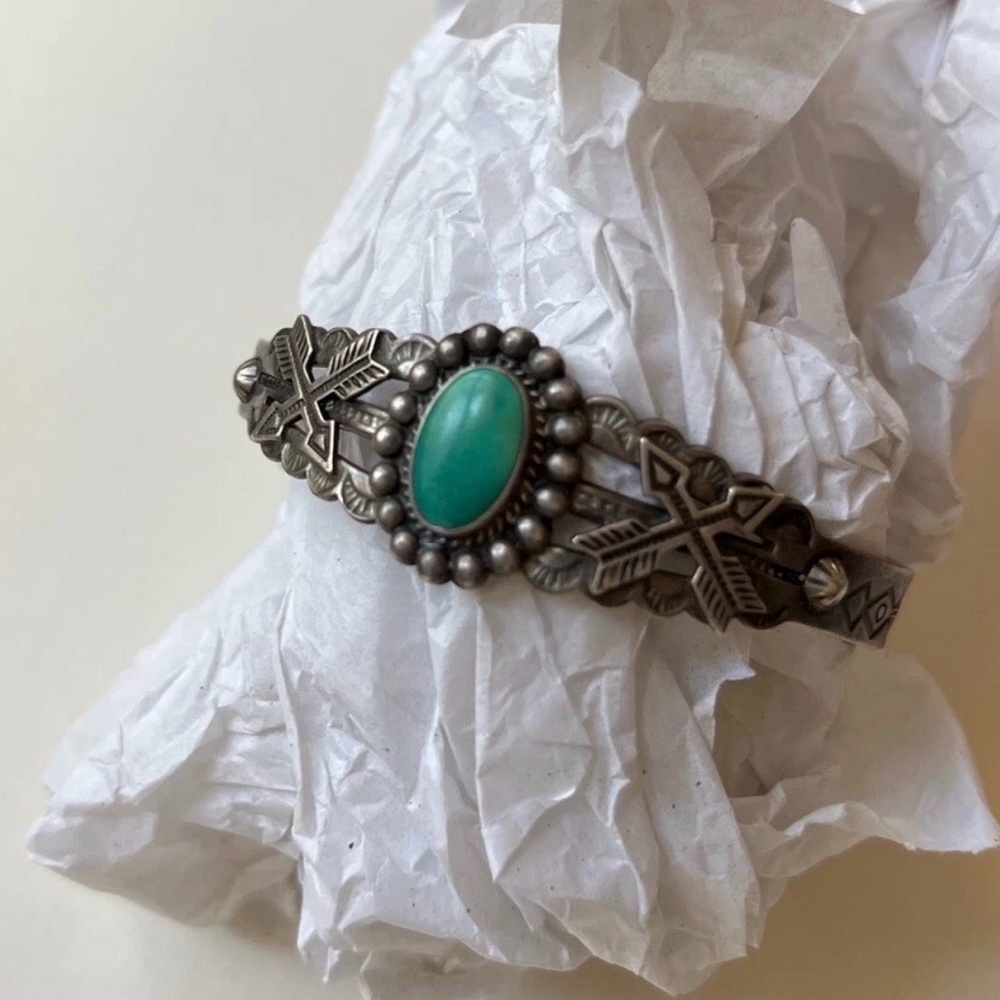 Vintage Navajo Arrowhead Silver Cuff Bracelet with Green Blue Turquoise Stone